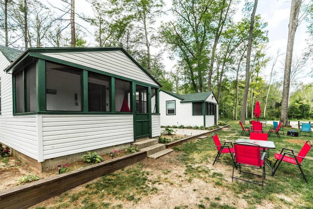 Big Blue Lake Cottages, Llc - Cottage #5 Holton Екстер'єр фото