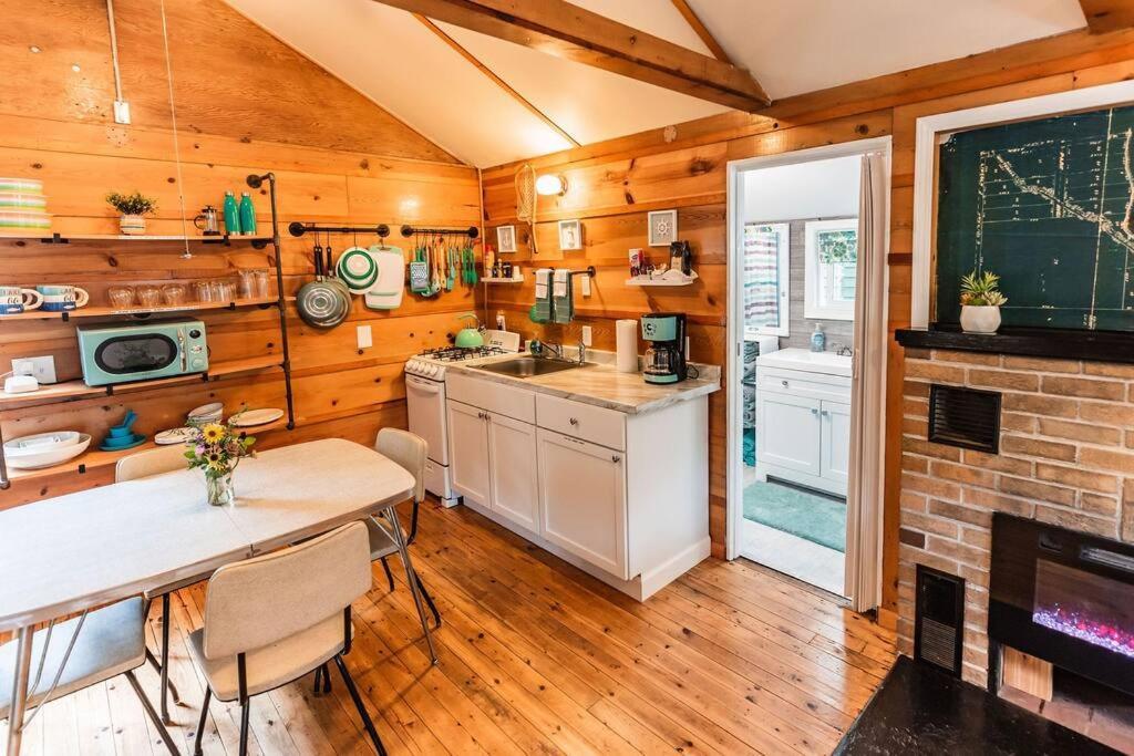 Big Blue Lake Cottages, Llc - Cottage #5 Holton Екстер'єр фото