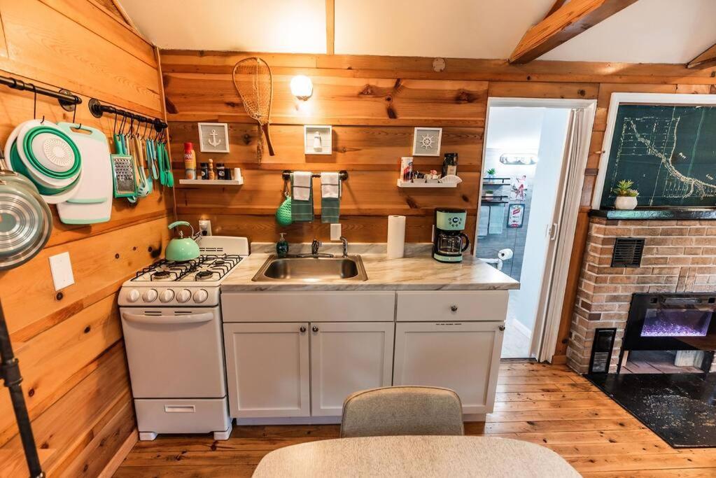 Big Blue Lake Cottages, Llc - Cottage #5 Holton Екстер'єр фото